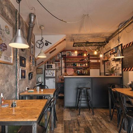 Q Podgorica Beds,Rooms And More Екстериор снимка