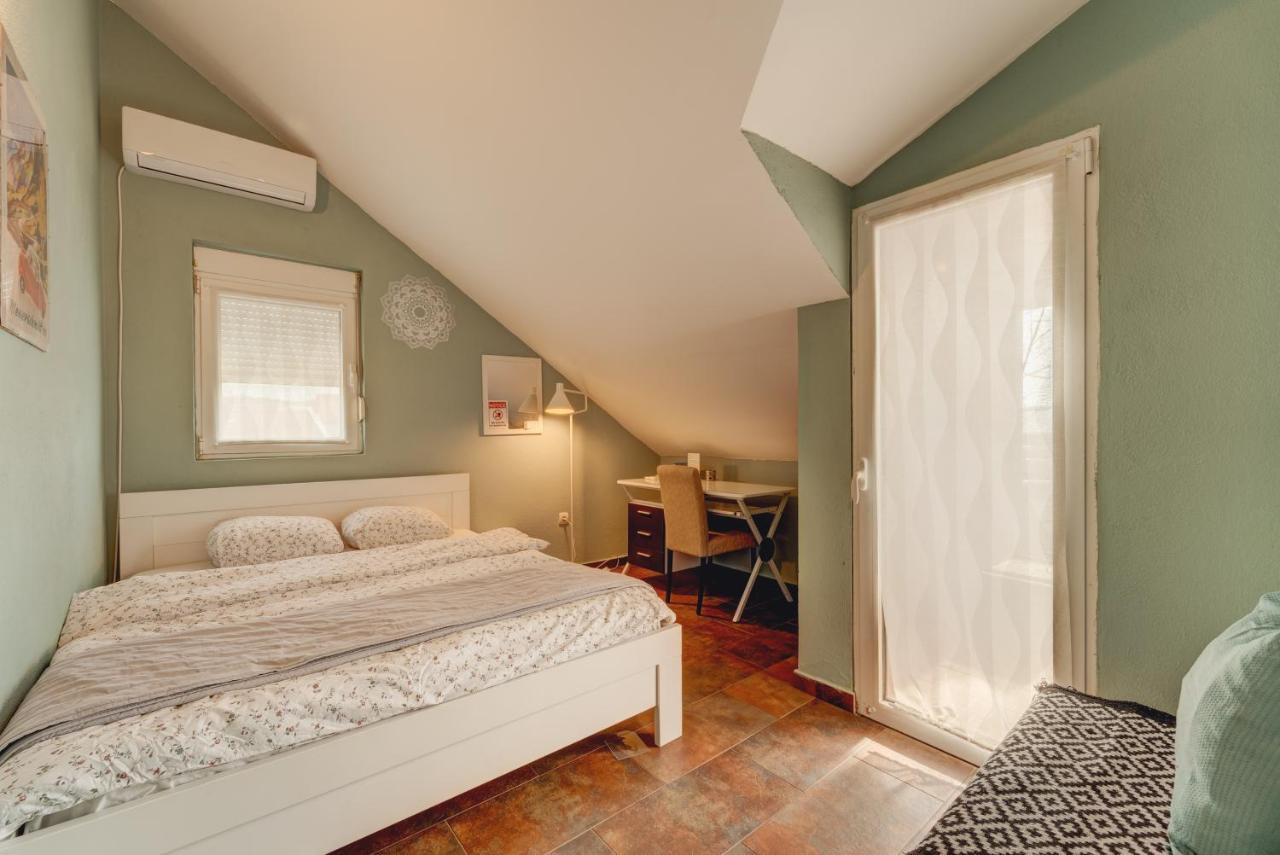 Q Podgorica Beds,Rooms And More Екстериор снимка