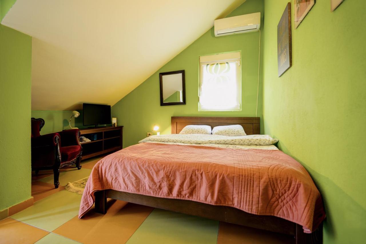 Q Podgorica Beds,Rooms And More Екстериор снимка