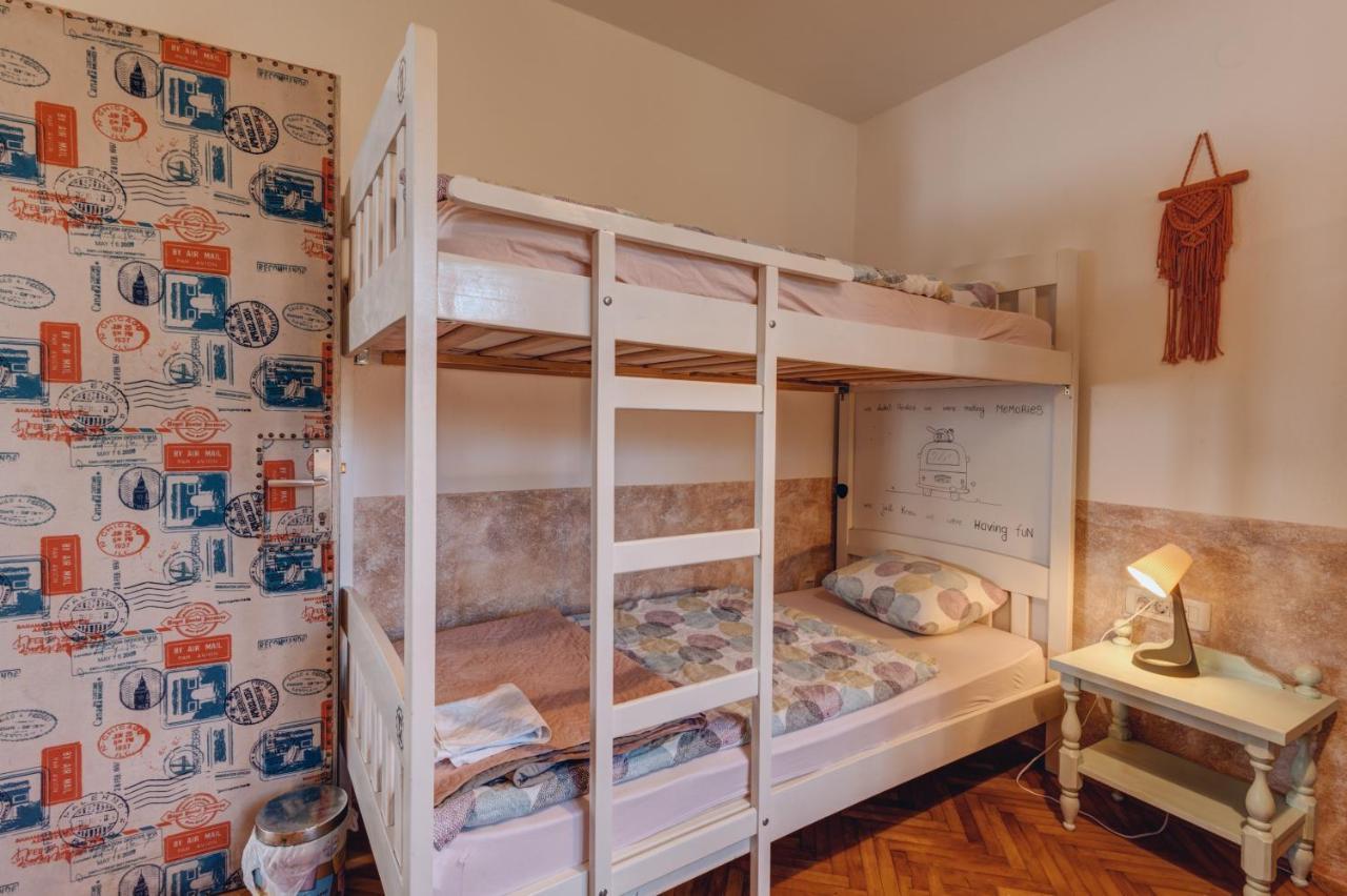 Q Podgorica Beds,Rooms And More Екстериор снимка