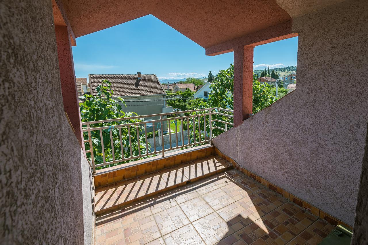 Q Podgorica Beds,Rooms And More Екстериор снимка